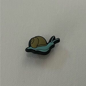 NWOT Tiny Snail Croc Jibbit